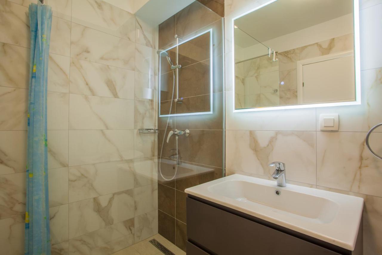 Apartman Madonnina Cres Dış mekan fotoğraf